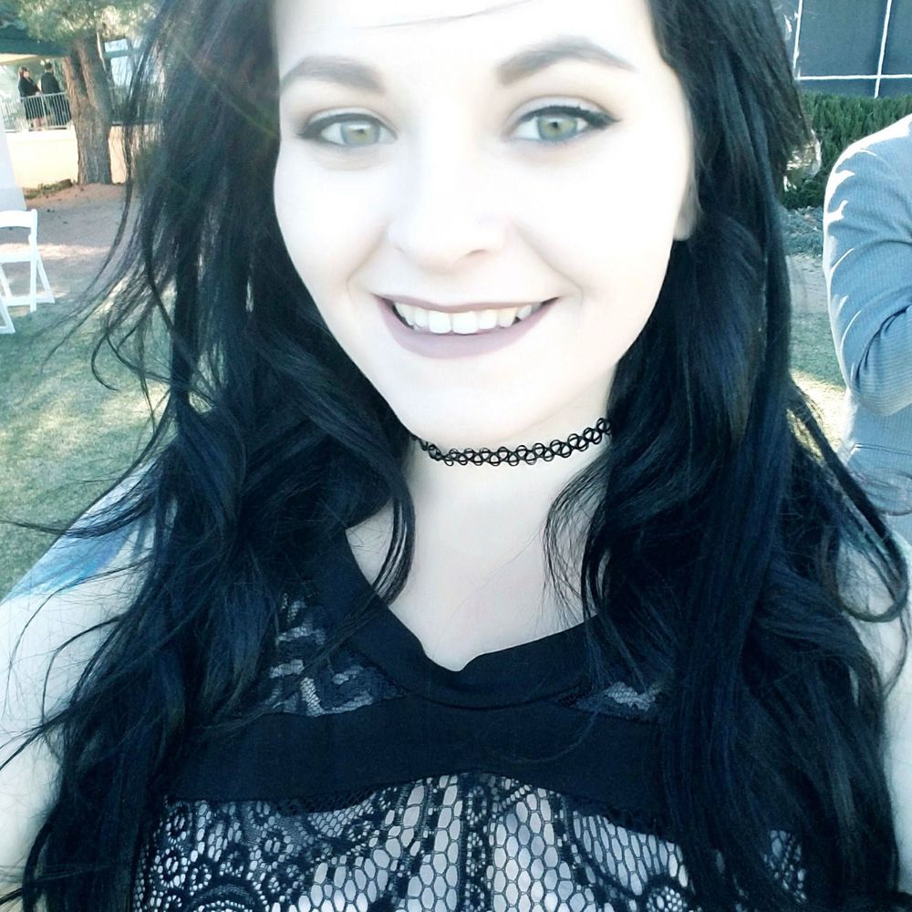 Meet your Posher, Kayla